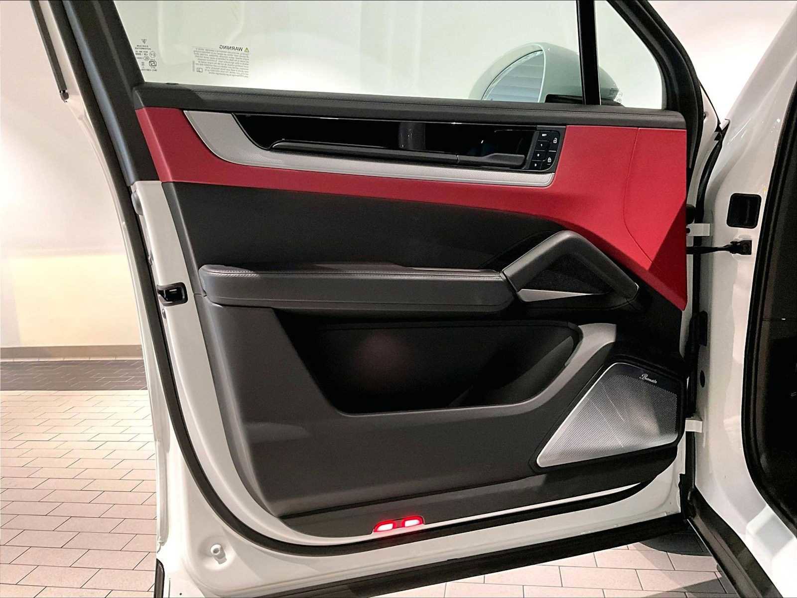 Used 2025 Porsche Cayenne S image 25