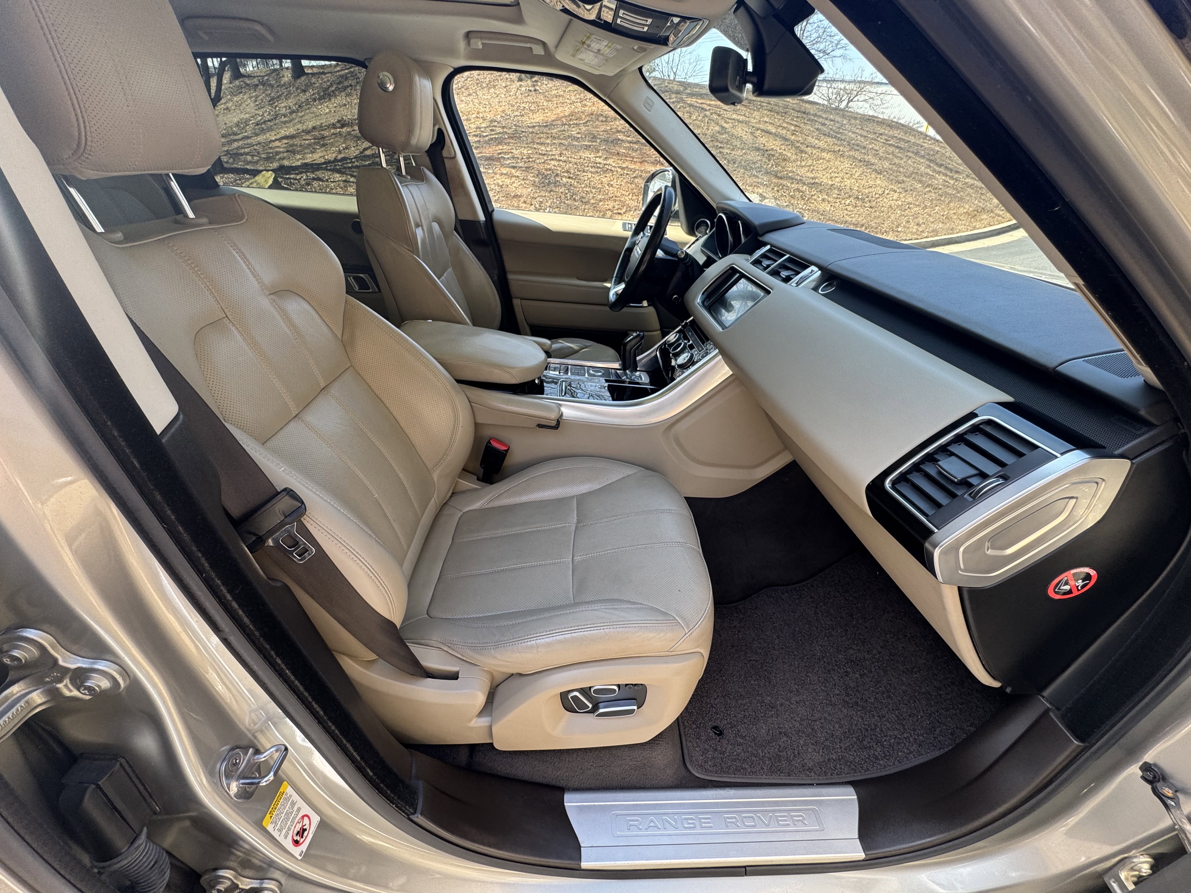 Used 2014 Land Rover Range Rover Sport HSE image 29