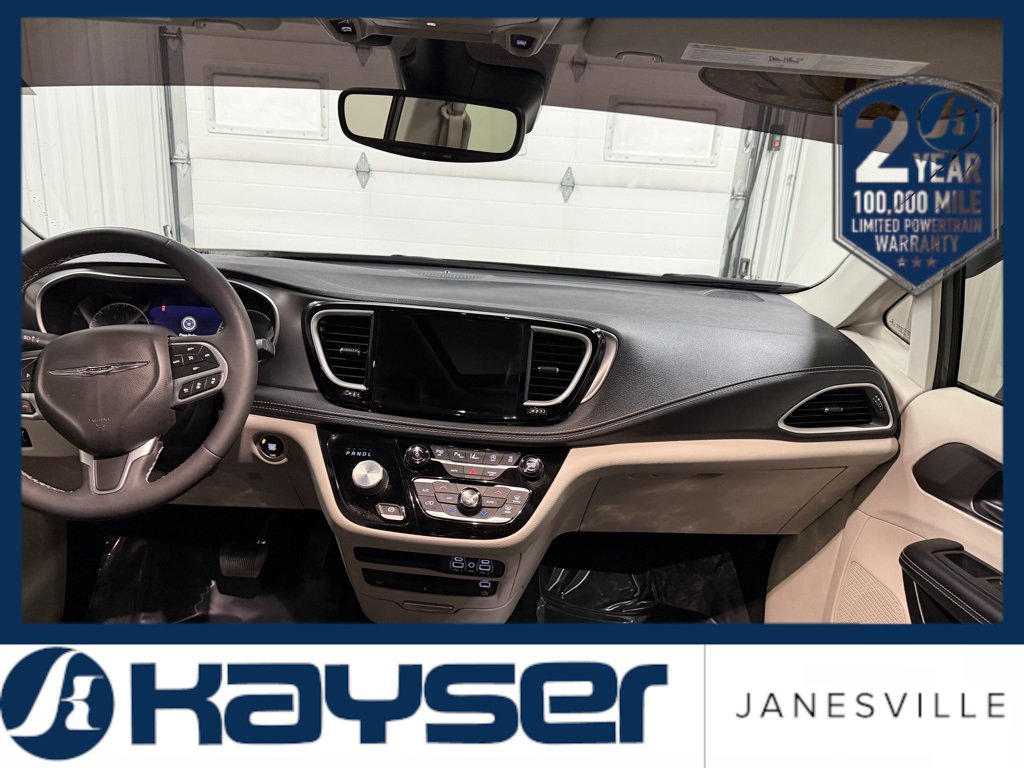 Used 2022 Chrysler Pacifica Touring-L w/ Uconnect Theater Family Group image 7