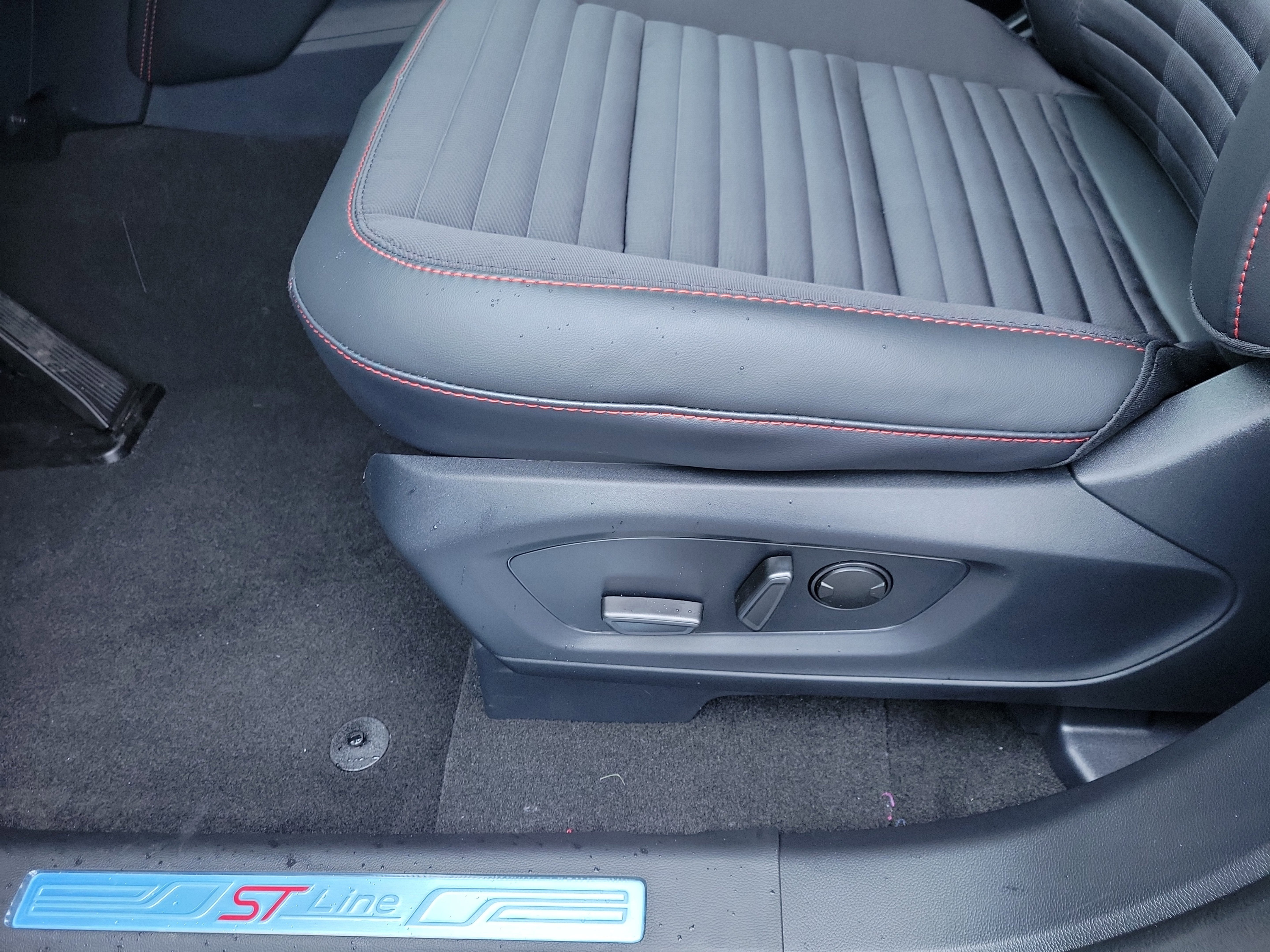 New 2025 Ford Explorer ST-Line w/ Premium Package image 18