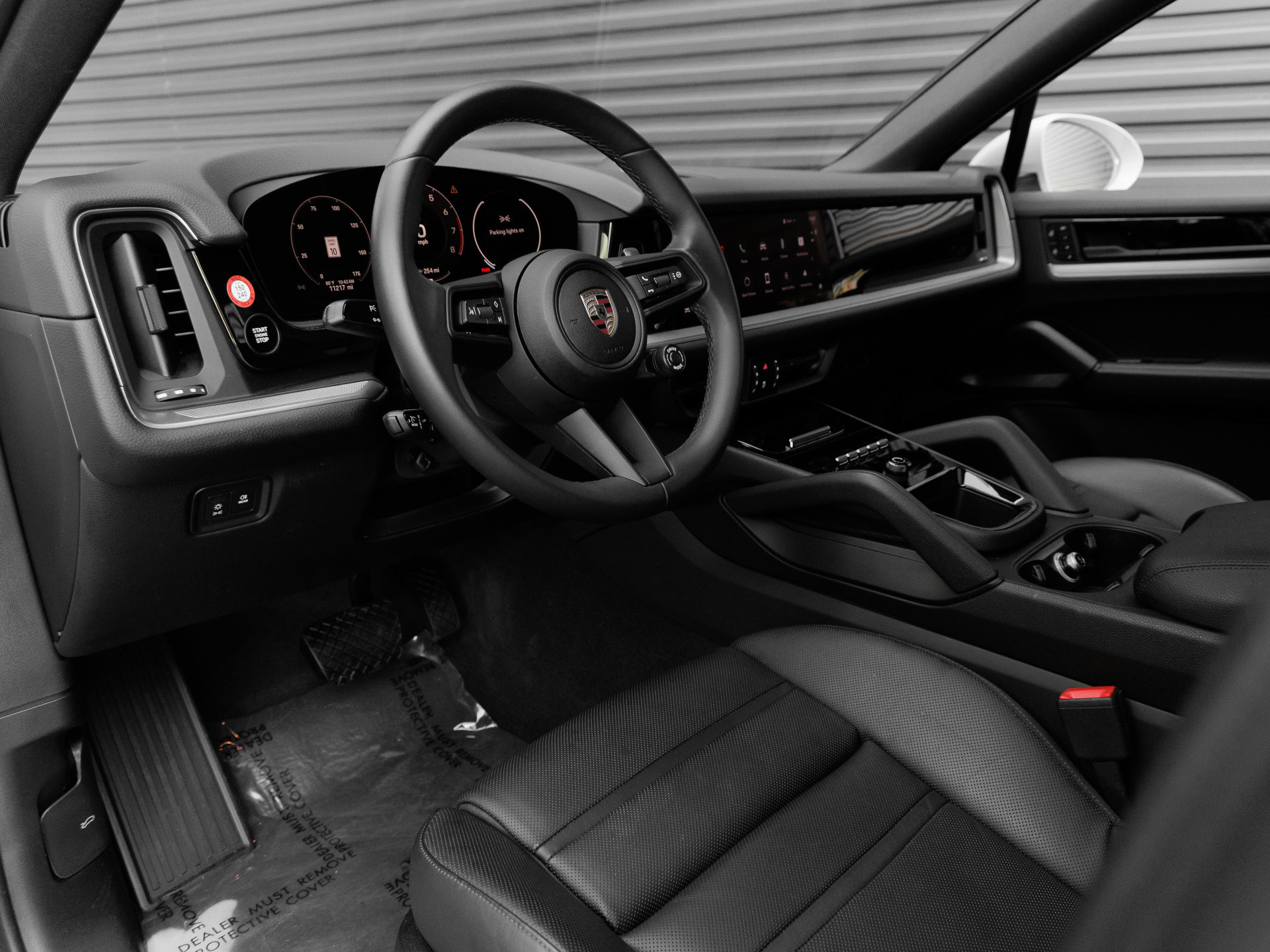 Certified 2025 Porsche Cayenne Coupe AWD/4WD image 4