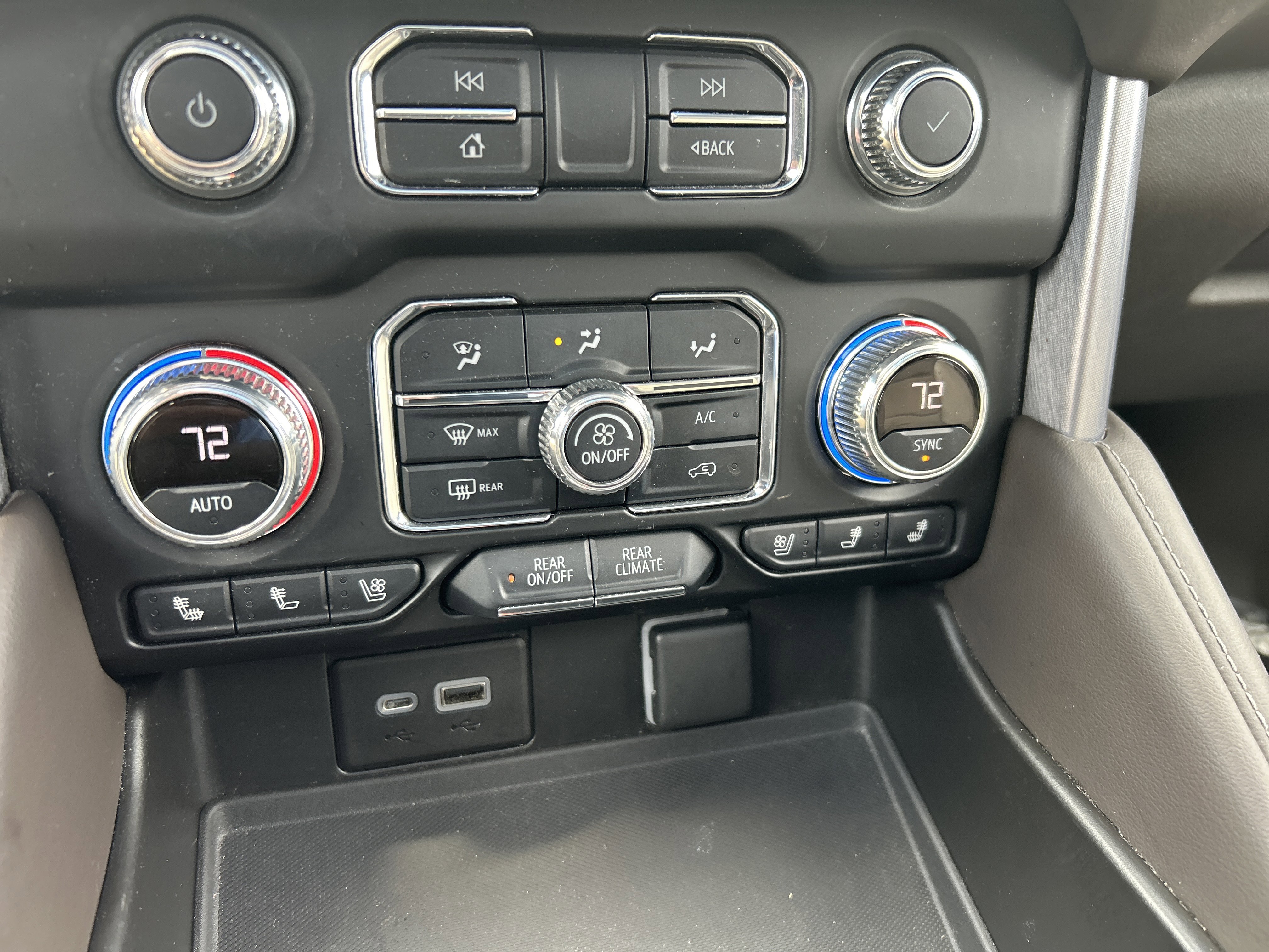 Used 2021 GMC Yukon SLT w/ SLT Luxury Plus Package AWD/4WD image 26