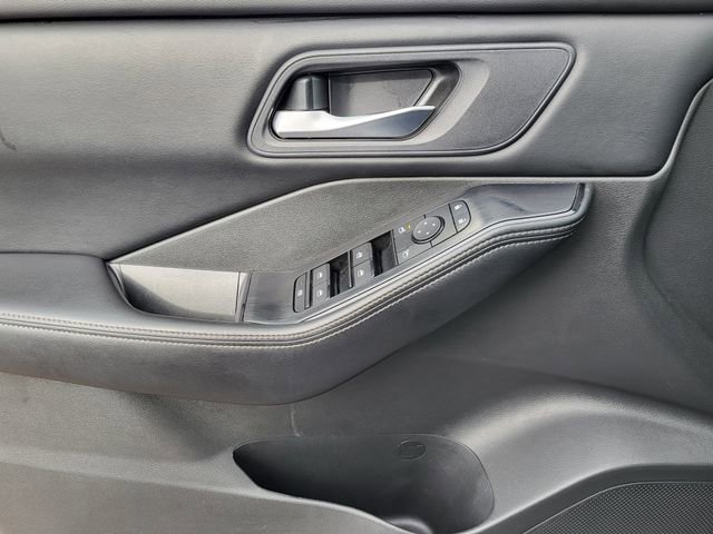 Used 2024 Nissan Rogue SV image 13