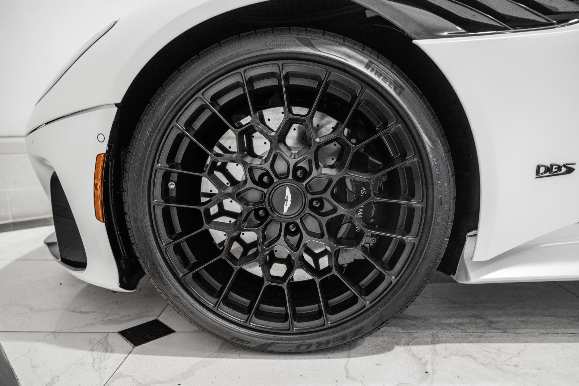 Used 2023 Aston Martin DBS Coupe RWD image 4
