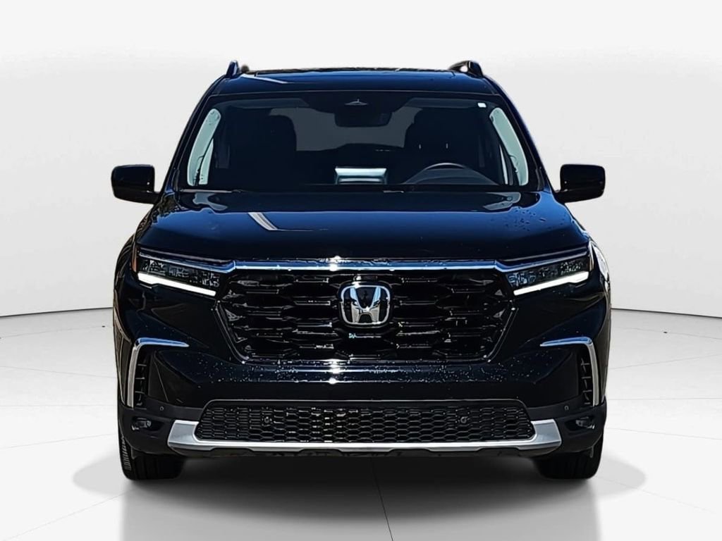 Used 2025 Honda Pilot Touring image 9