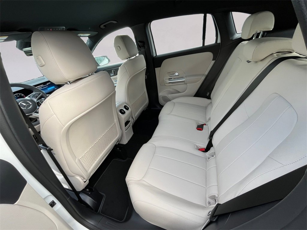 Used 2025 Mercedes-Benz GLA 250 4MATIC image 9