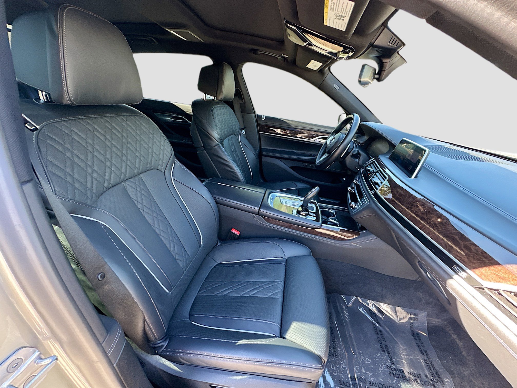 Used 2022 BMW 750i xDrive w/ Executive Package image 33