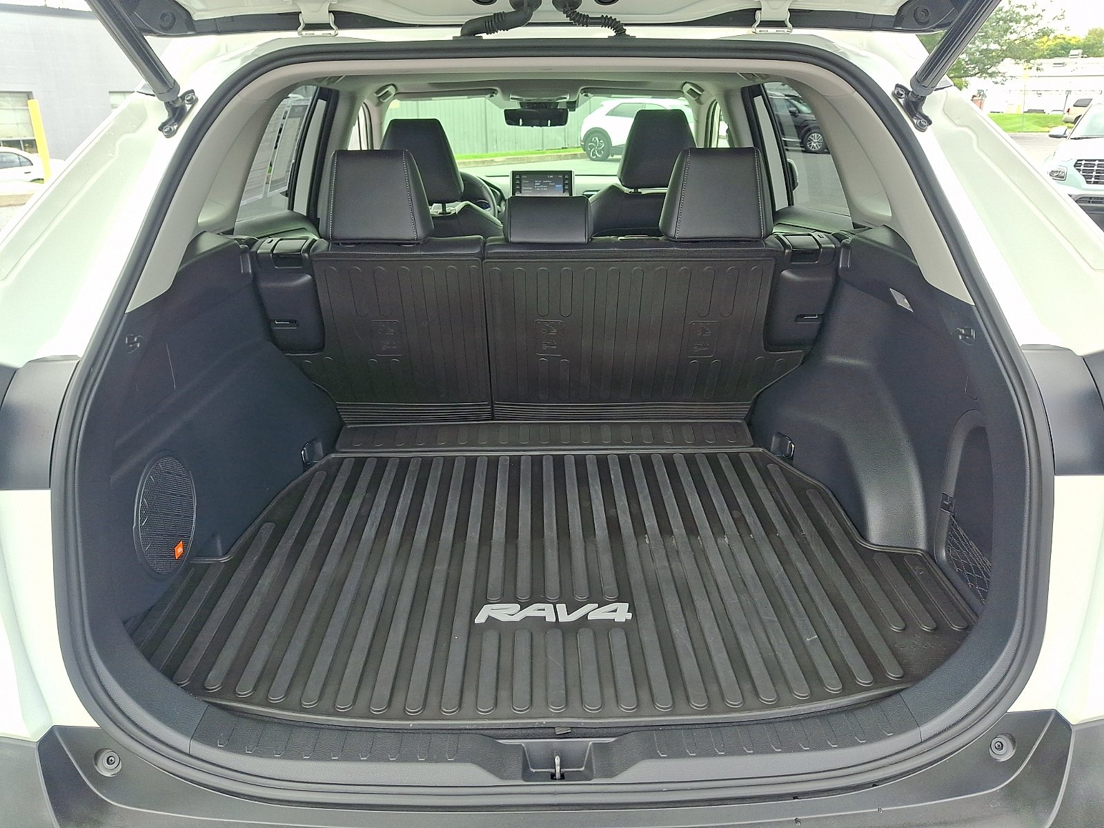 Used 2020 Toyota RAV4 Limited AWD/4WD image 32