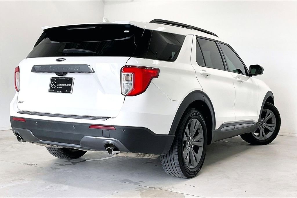 Used 2021 Ford Explorer XLT w/ Equipment Group 202A RWD image 12