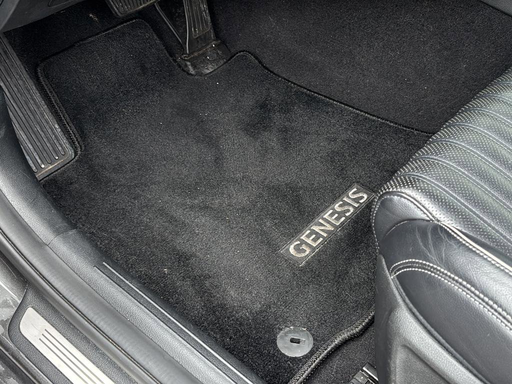 Used 2022 Genesis G70 3.3T image 17