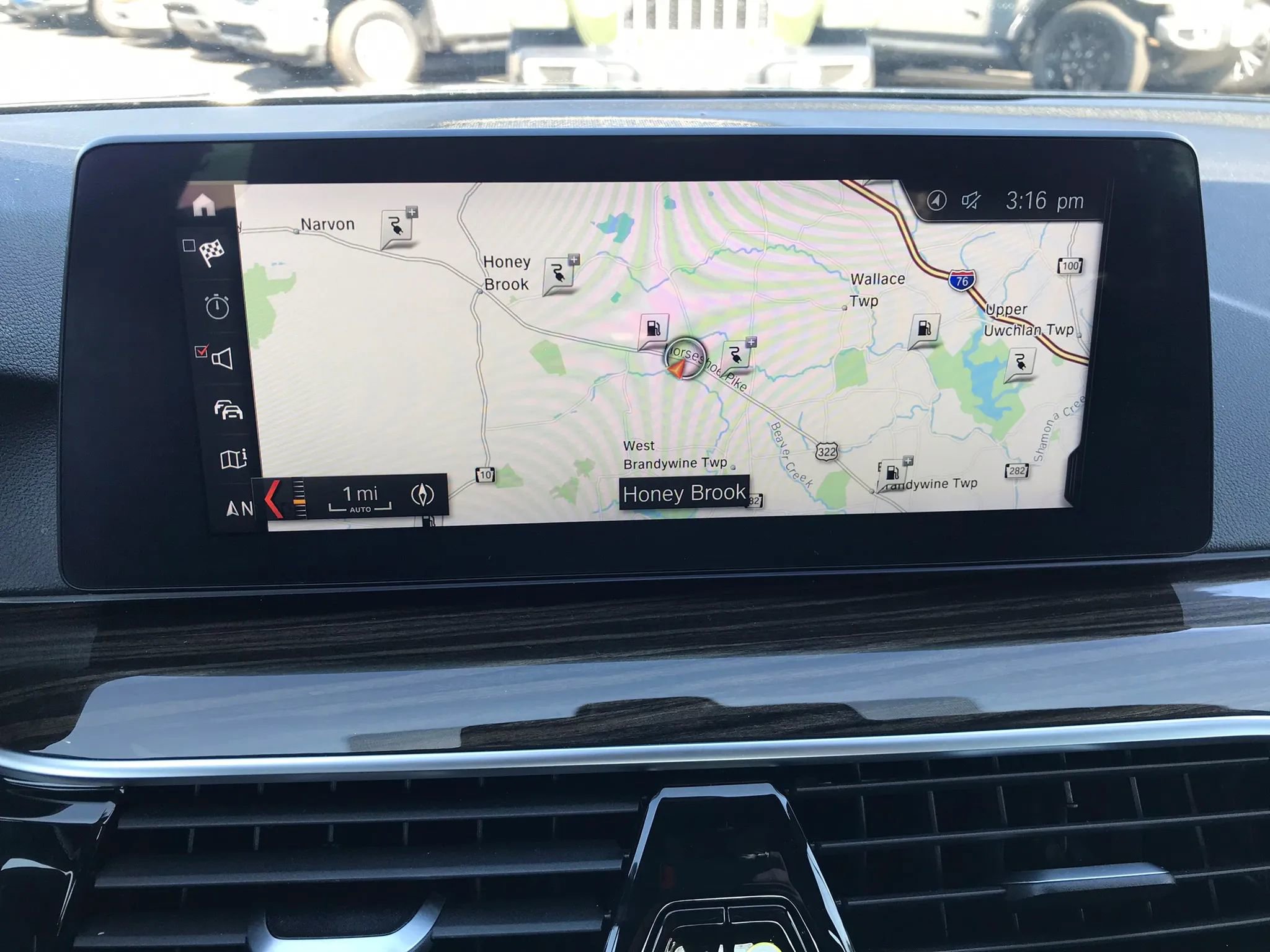 Used 2018 BMW 530e xDrive w/ Premium Package 2 AWD/4WD image 23