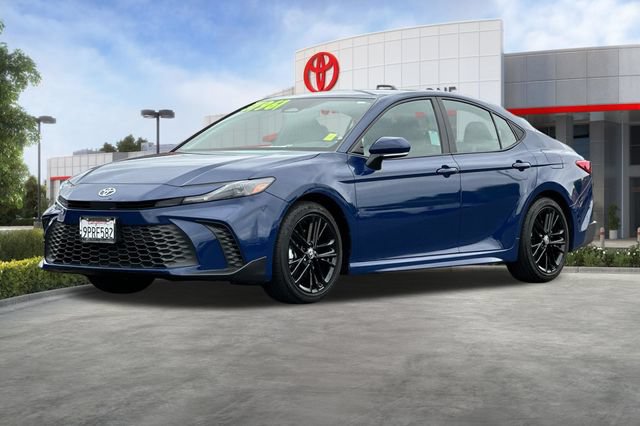 Used 2025 Toyota Camry SE FWD image 9