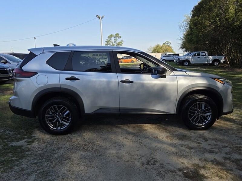 Used 2024 Nissan Rogue S image 14