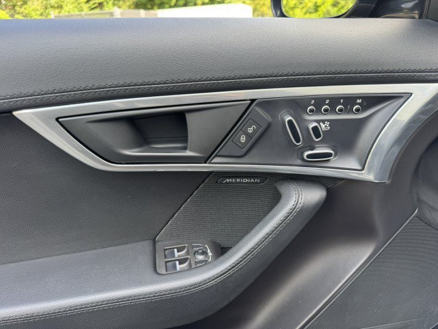 Used 2019 Jaguar F-TYPE Convertible RWD image 21