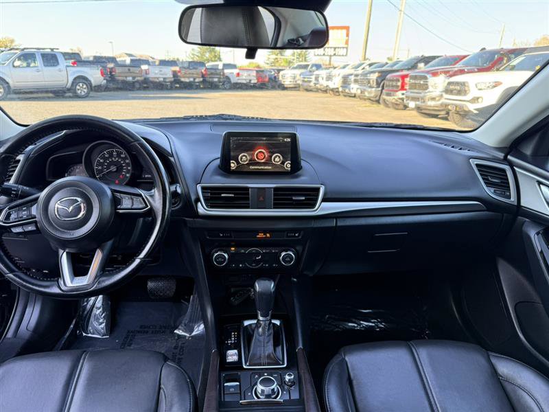 Used 2018 MAZDA MAZDA3 Touring FWD image 18