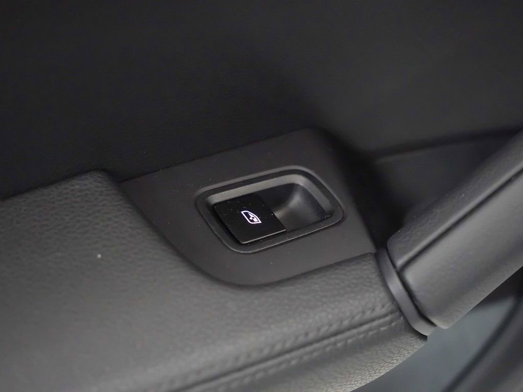 Used 2025 Porsche Cayenne image 16