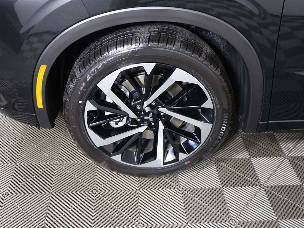 New 2025 Mitsubishi Outlander SEL image 25