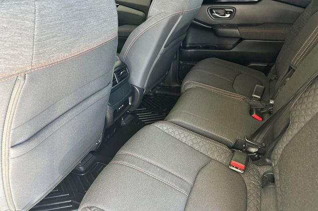 Used 2025 Honda Pilot Sport image 14