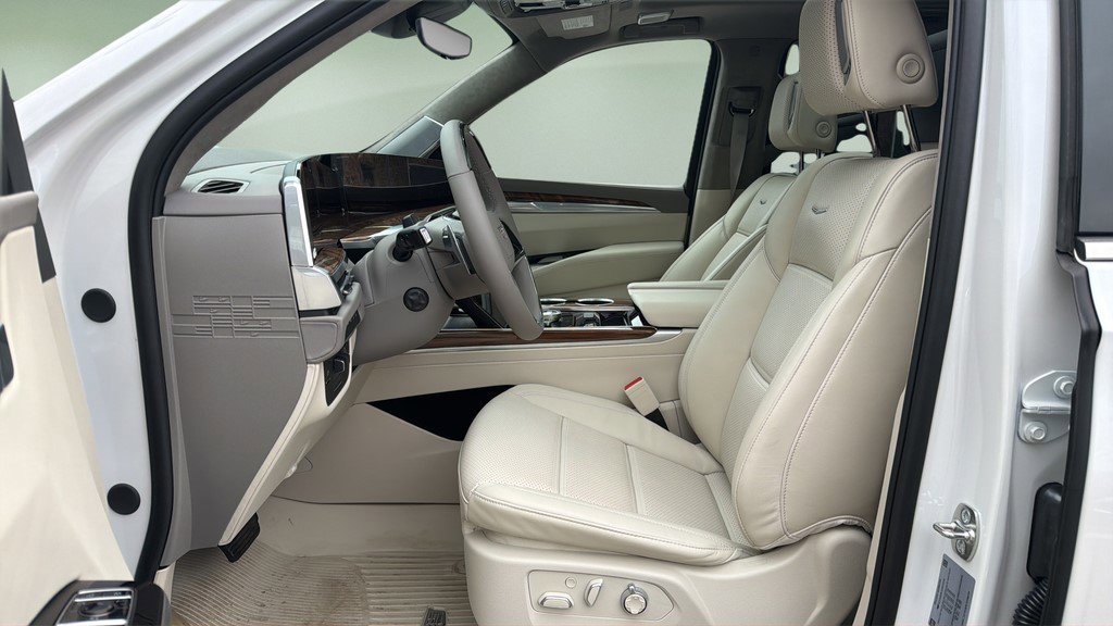 Certified 2025 Cadillac Escalade ESV Premium Luxury Platinum w/ LPO, Floor Liner Package image 4