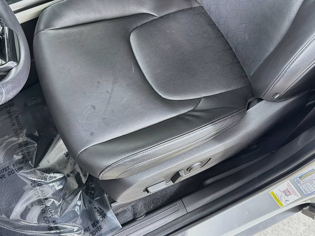 Used 2023 Kia Carnival LX FWD image 18