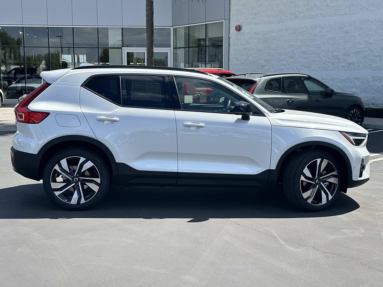 New 2026 Volvo XC40 B5 Ultra w/ Climate Package AWD/4WD image 3