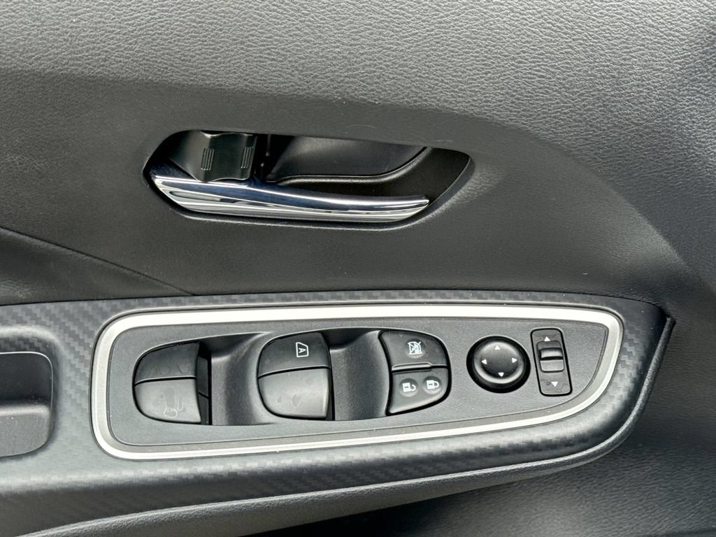 Used 2025 Nissan Versa SR w/ Trunk Package FWD image 15