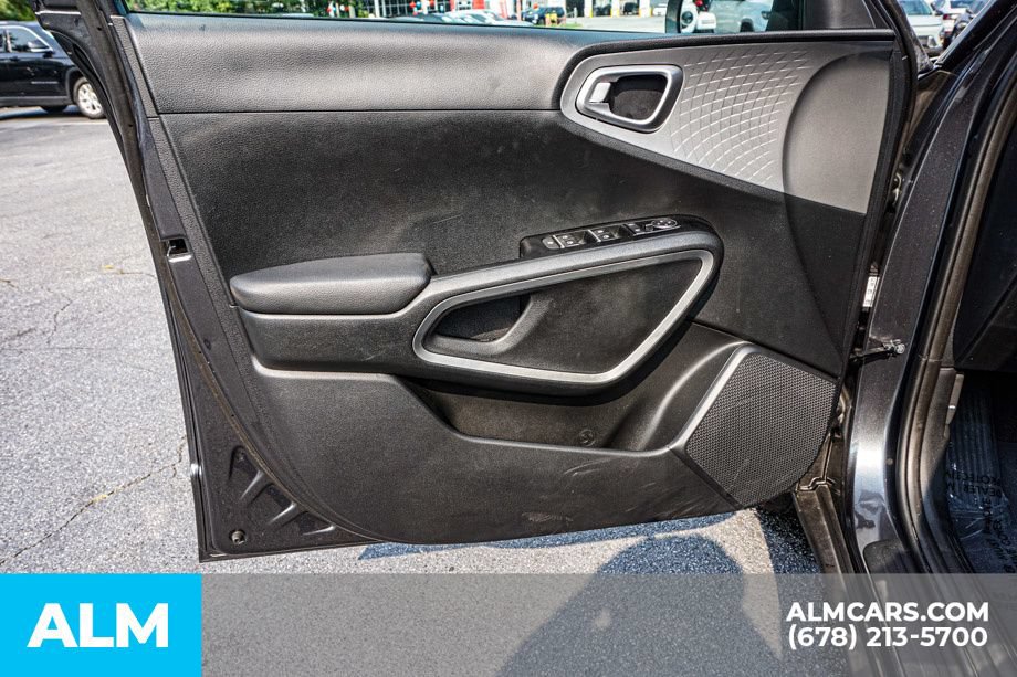 Used 2025 Kia Soul LX w/ LX Technology Package FWD image 45