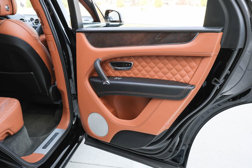 Used 2019 Bentley Bentayga AWD/4WD image 24