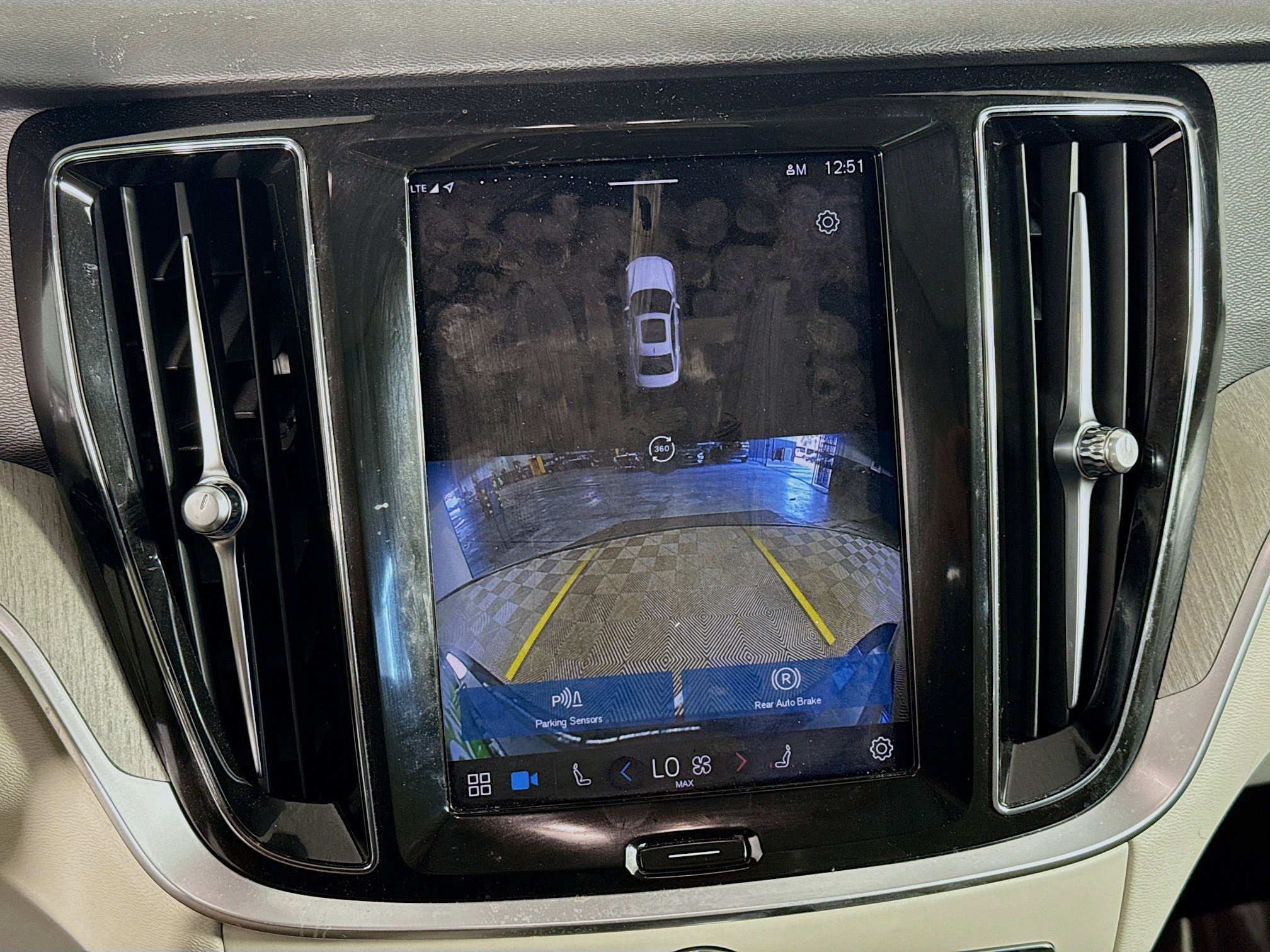 Used 2023 Volvo S60 T8 Plus image 19