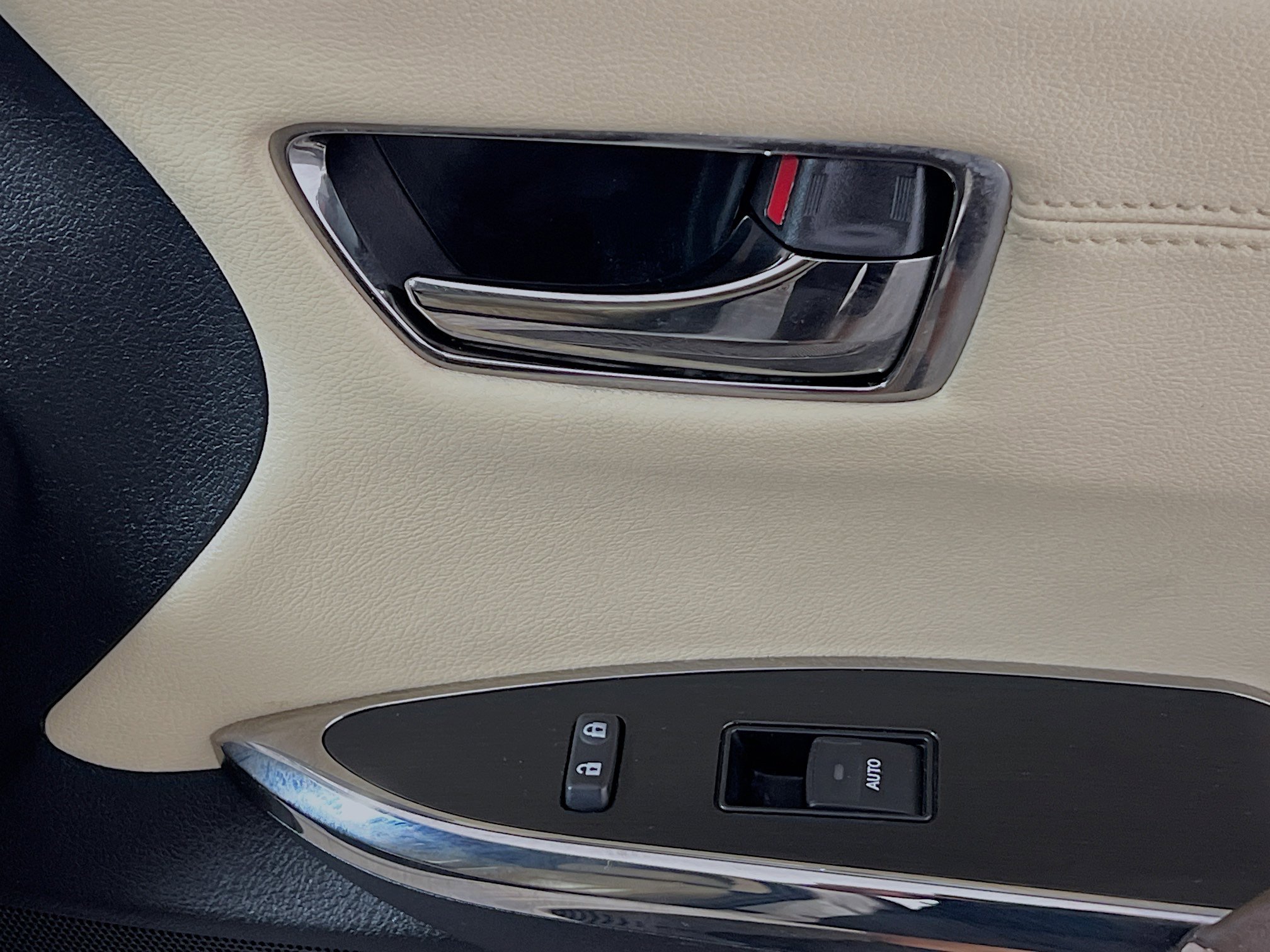 Used 2016 Toyota Avalon XLE image 32