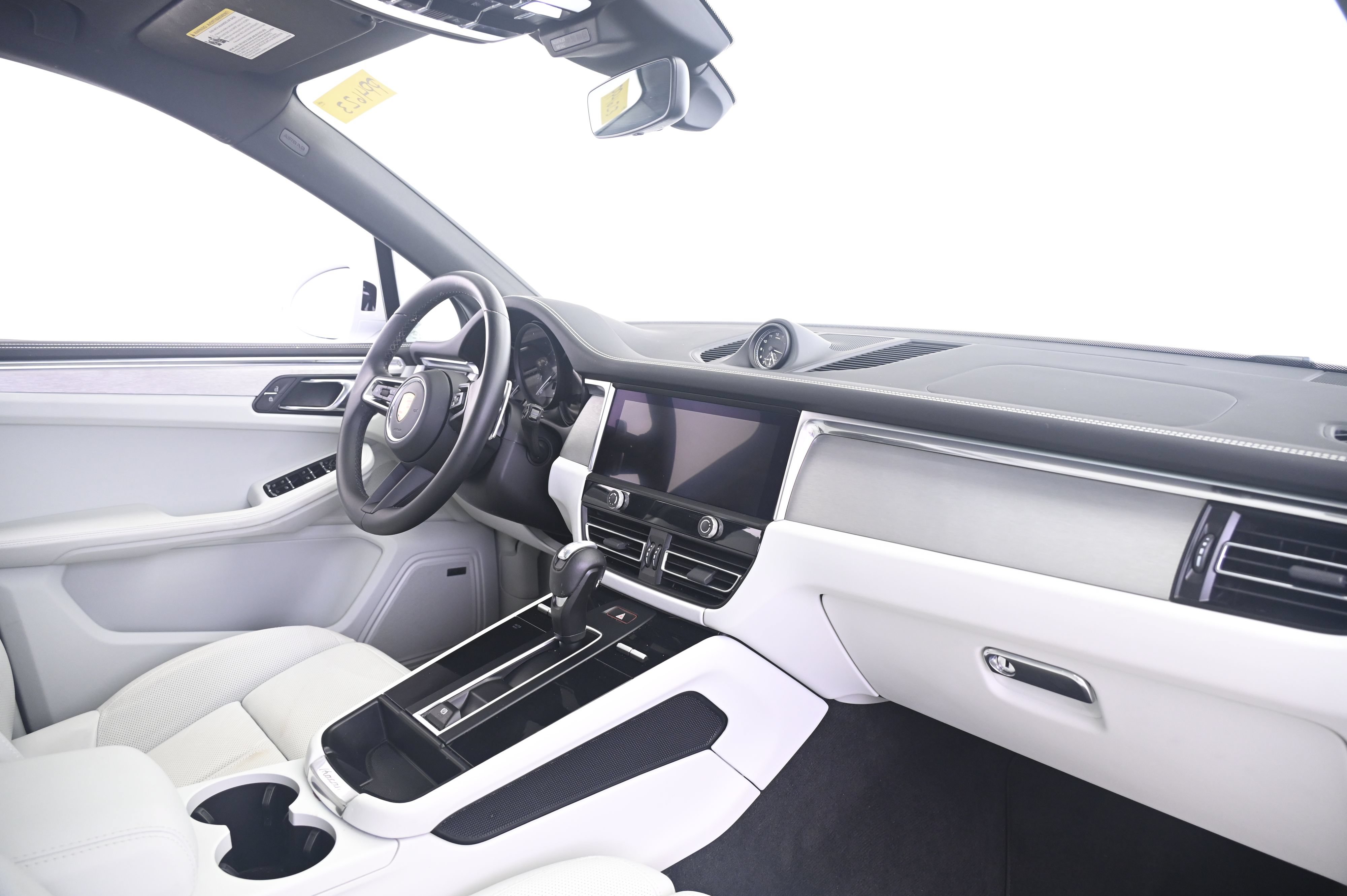 Certified 2023 Porsche Macan AWD/4WD image 22