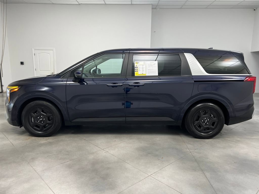 Used 2025 Kia Carnival image 4