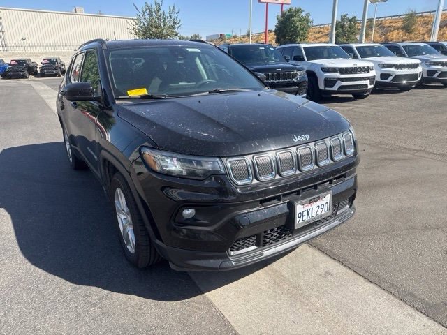 Used 2022 Jeep Compass Latitude FWD image 8