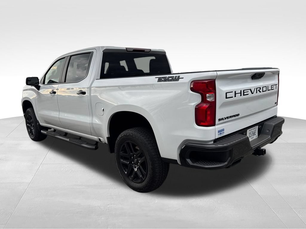 Used 2025 Chevrolet Silverado 1500 LT Trail Boss w/ Dark Appearance Package AWD/4WD image 8