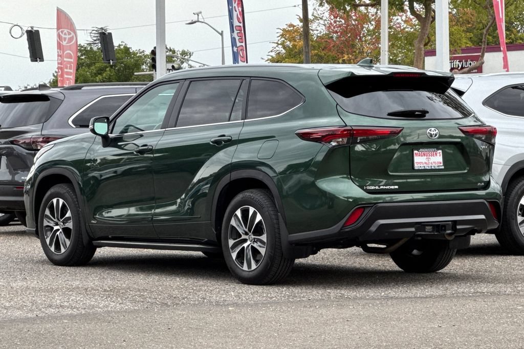 Certified 2025 Toyota Highlander XLE AWD/4WD image 5