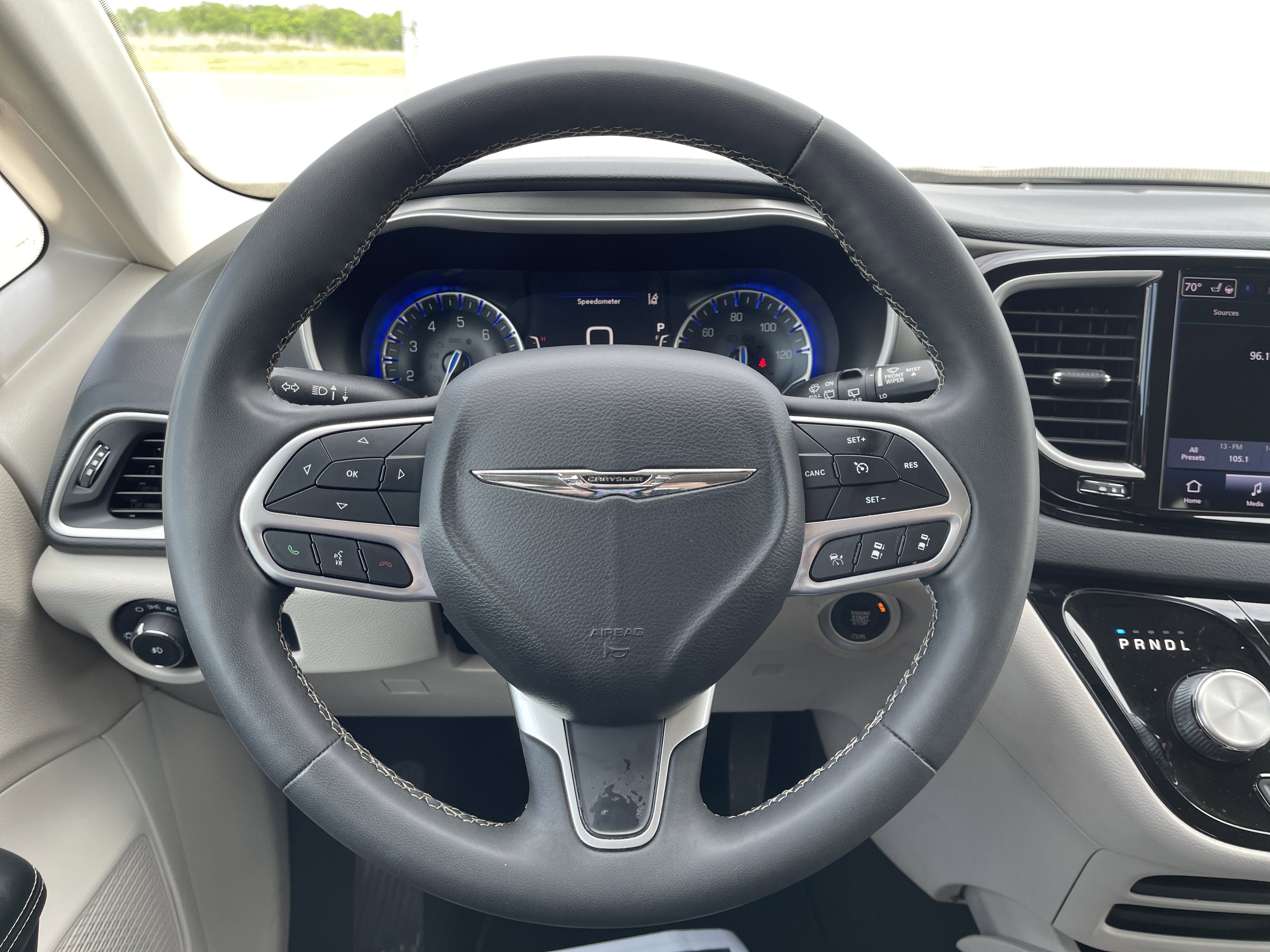 Used 2022 Chrysler Pacifica Touring-L image 16