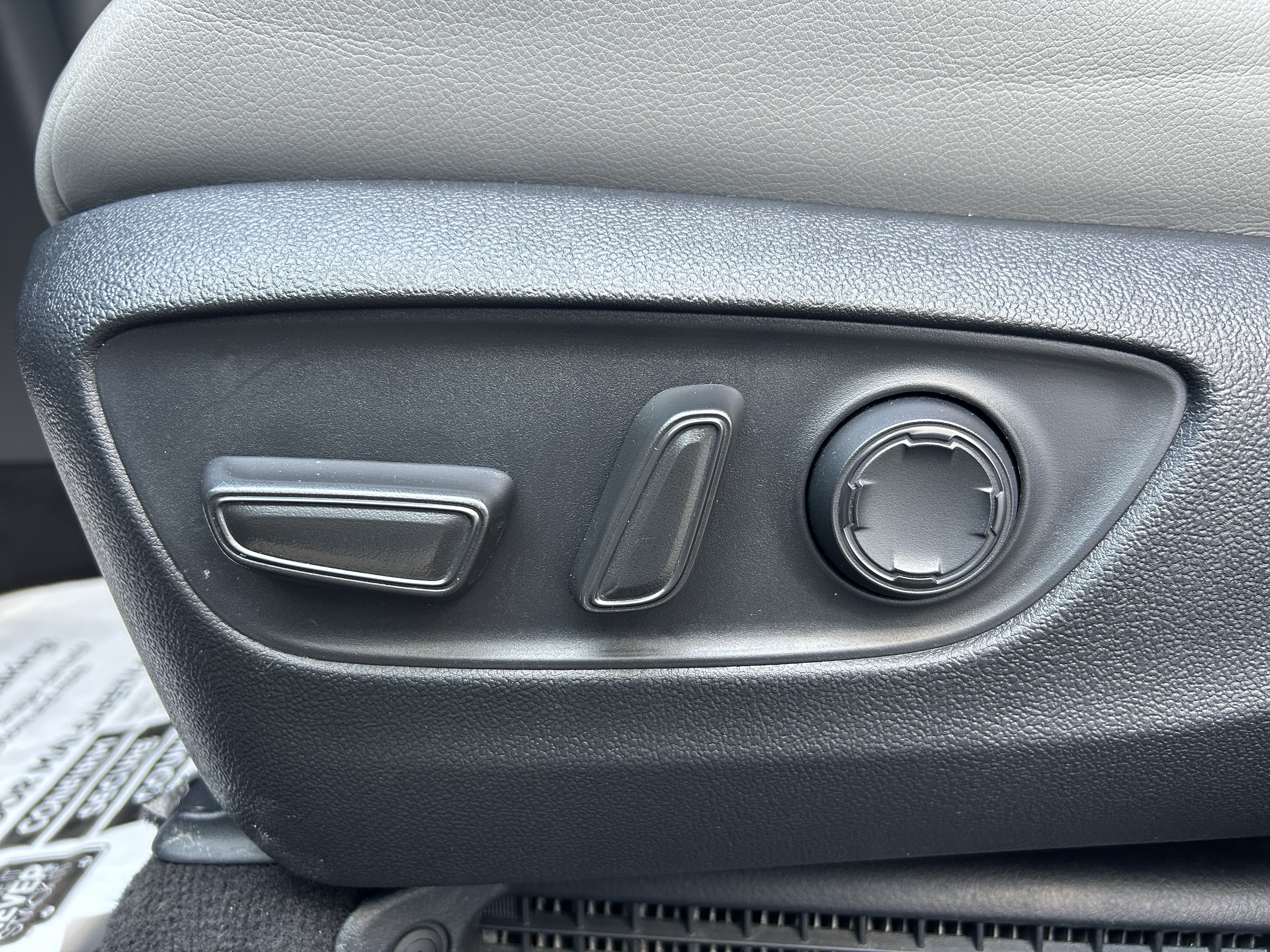 Certified 2025 Toyota Sienna XLE FWD image 15