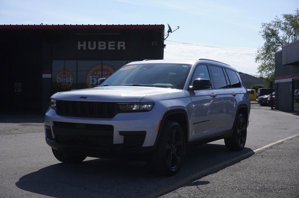 Used 2023 Jeep Grand Cherokee L Laredo AWD/4WD image 3