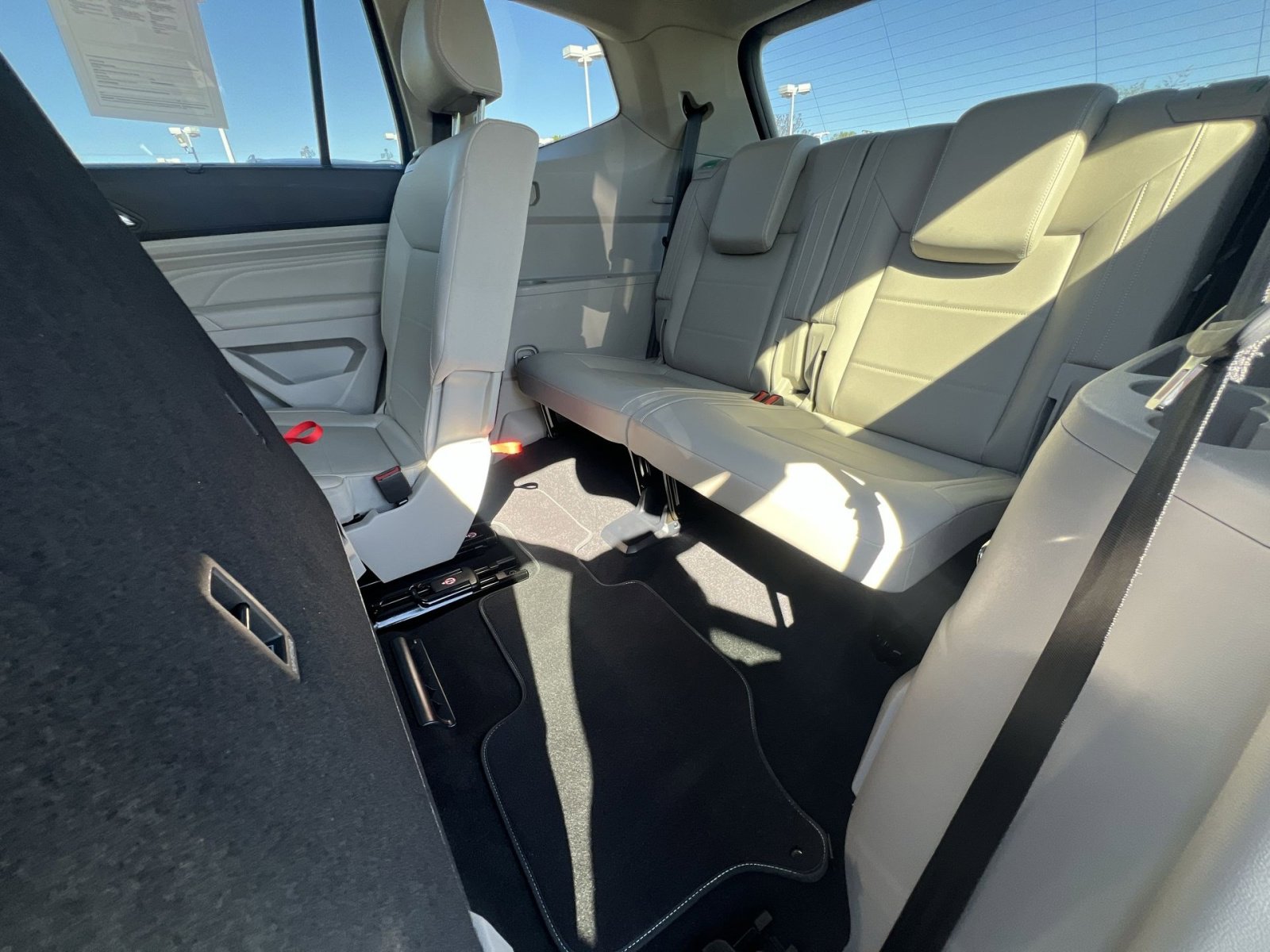 Used 2023 Volkswagen Atlas SE FWD image 33