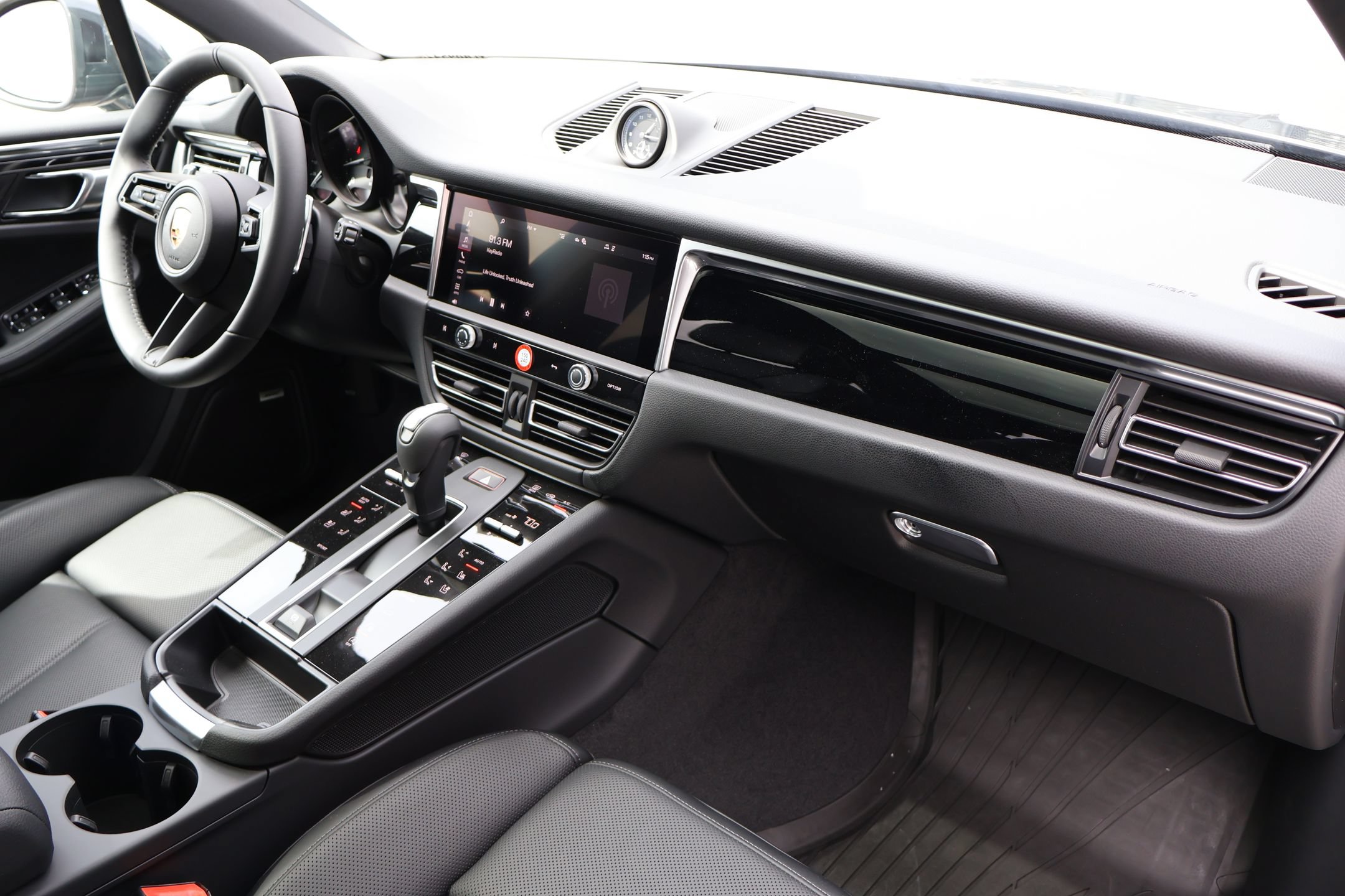 New 2026 Porsche Macan AWD/4WD image 26