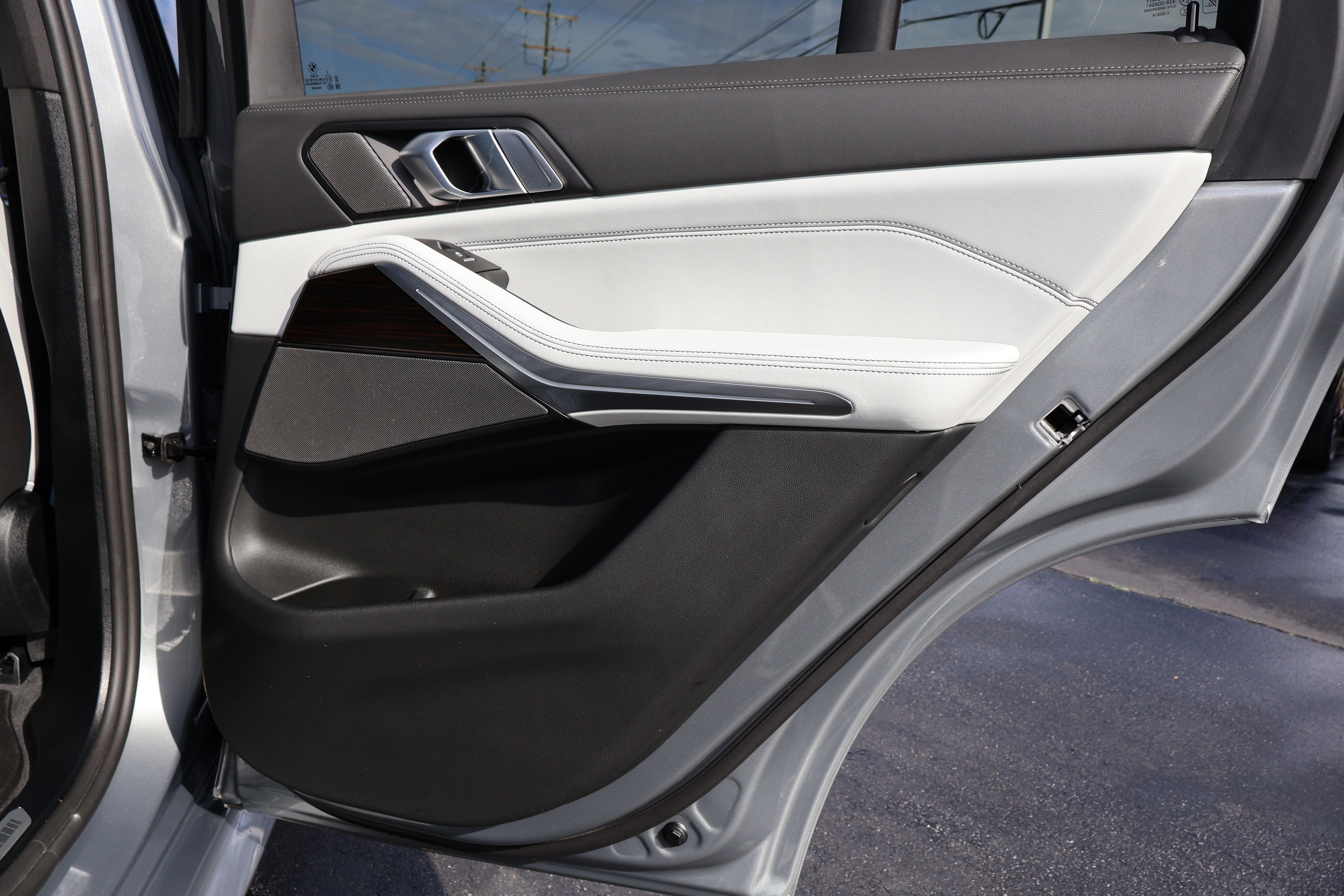 Used 2026 BMW X5 xDrive40i w/ M Sport Package image 24