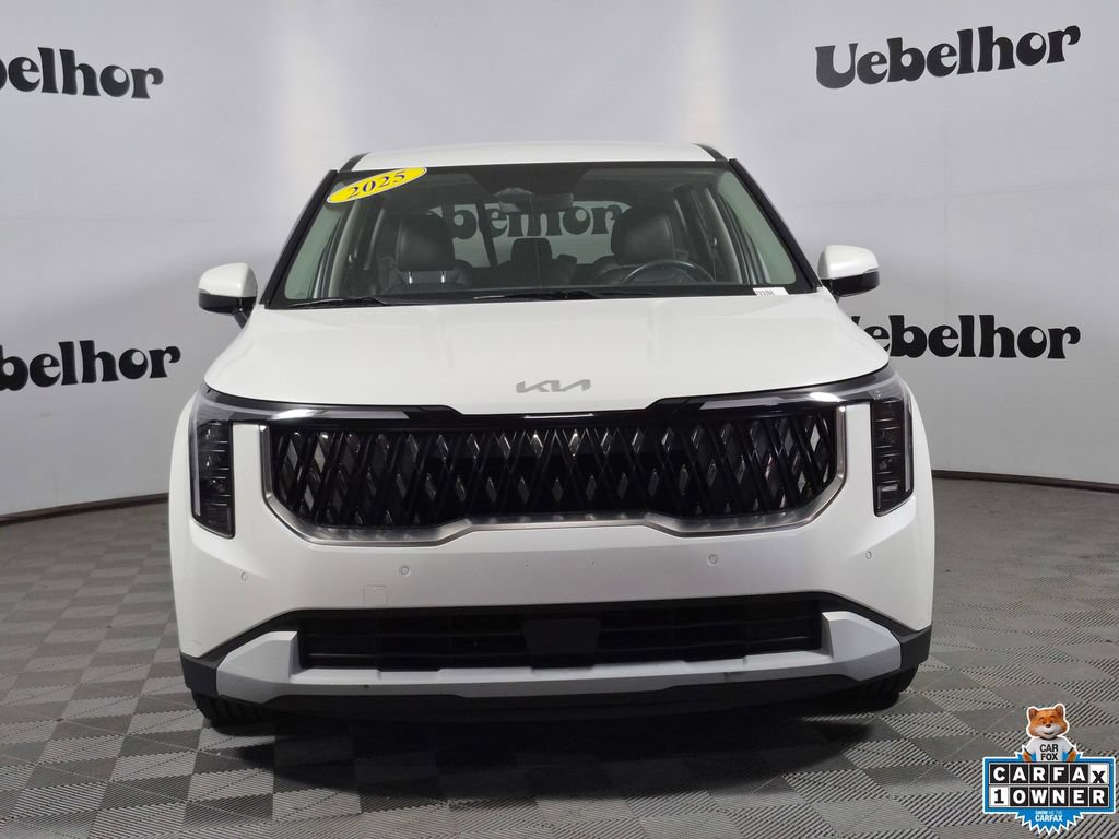 Used 2025 Kia Carnival FWD image 2