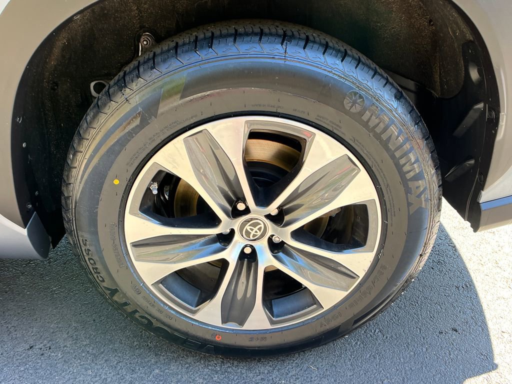 Used 2023 Toyota Highlander XLE image 26