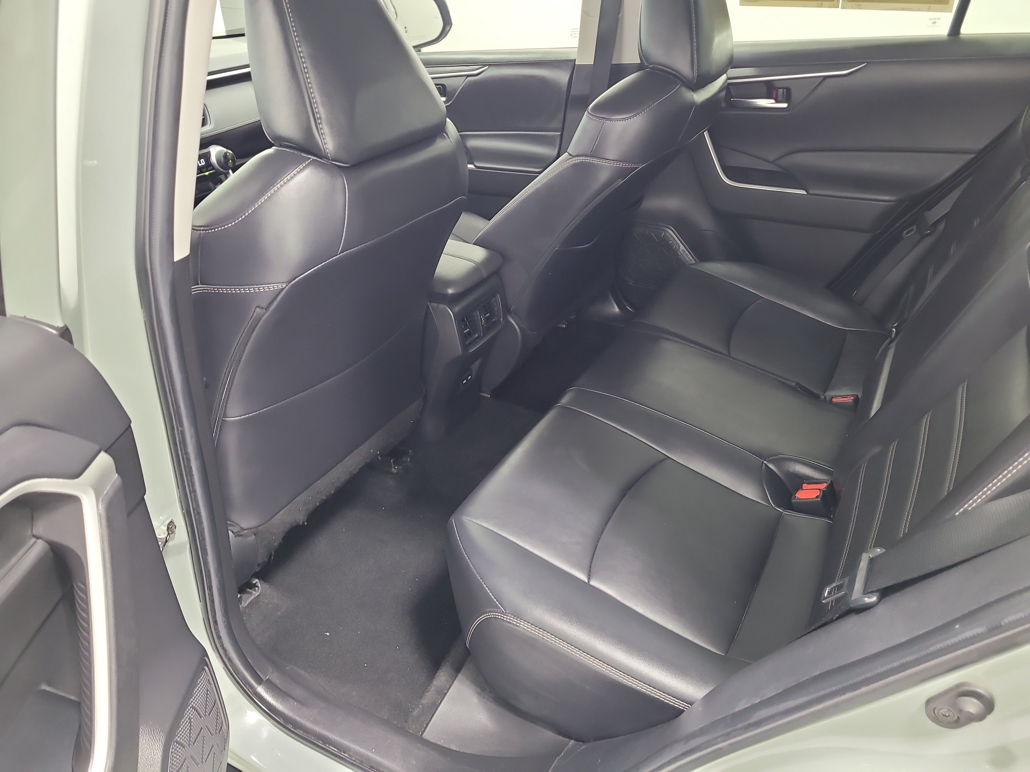 Used 2022 Toyota RAV4 XLE Premium FWD image 10