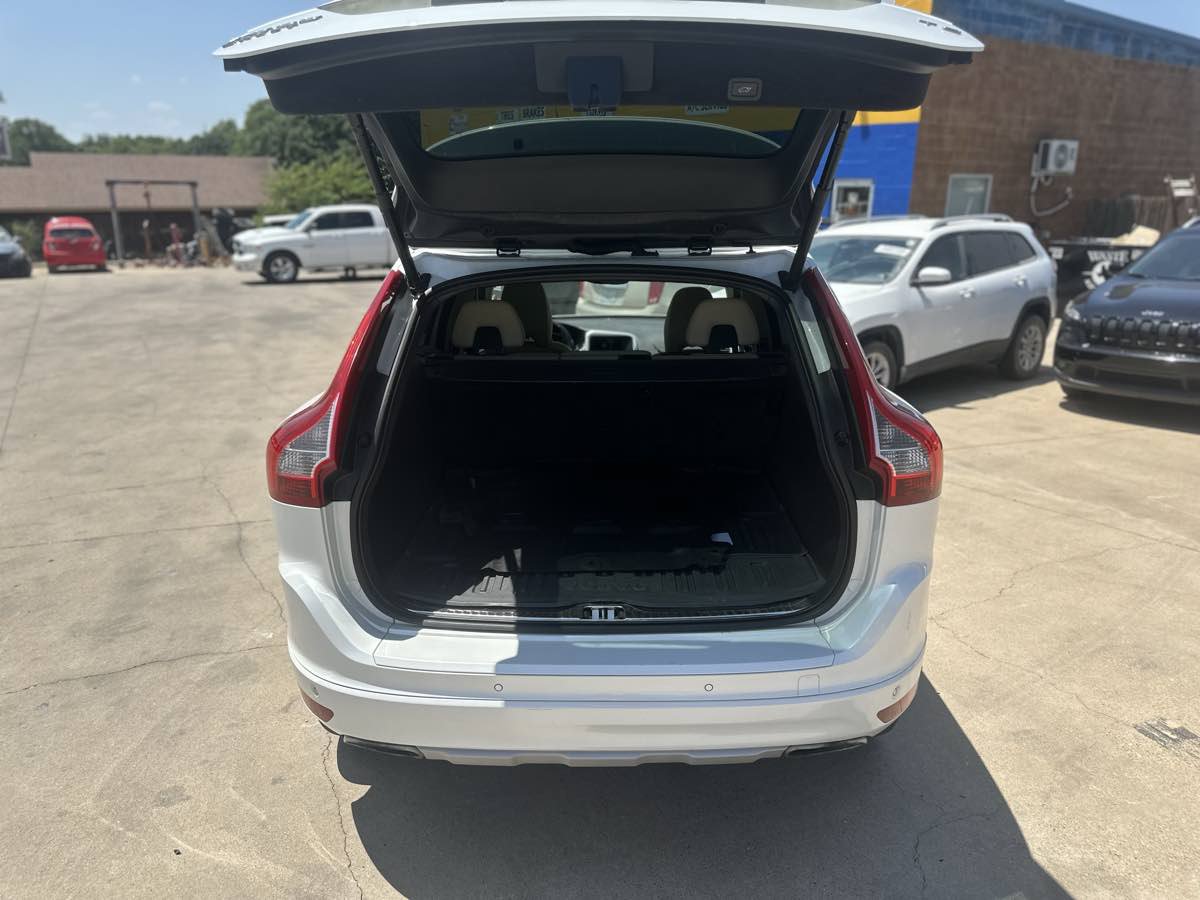 Used 2016 Volvo XC60 T5 Premier w/ Proximity Package FWD image 30