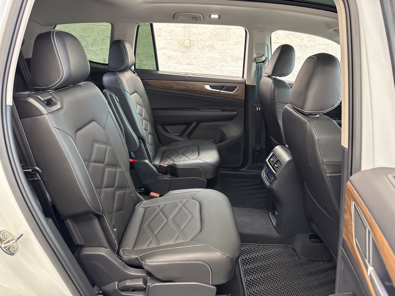 Used 2026 Volkswagen Atlas SE FWD image 49