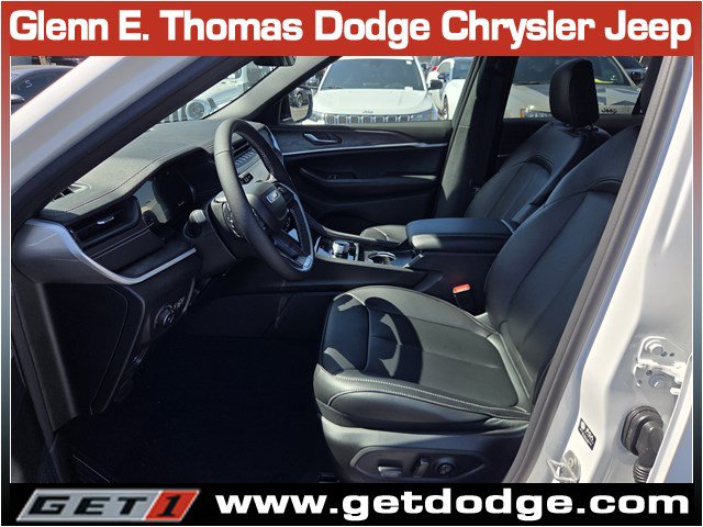 New 2027 Jeep Grand Cherokee Limited RWD image 11
