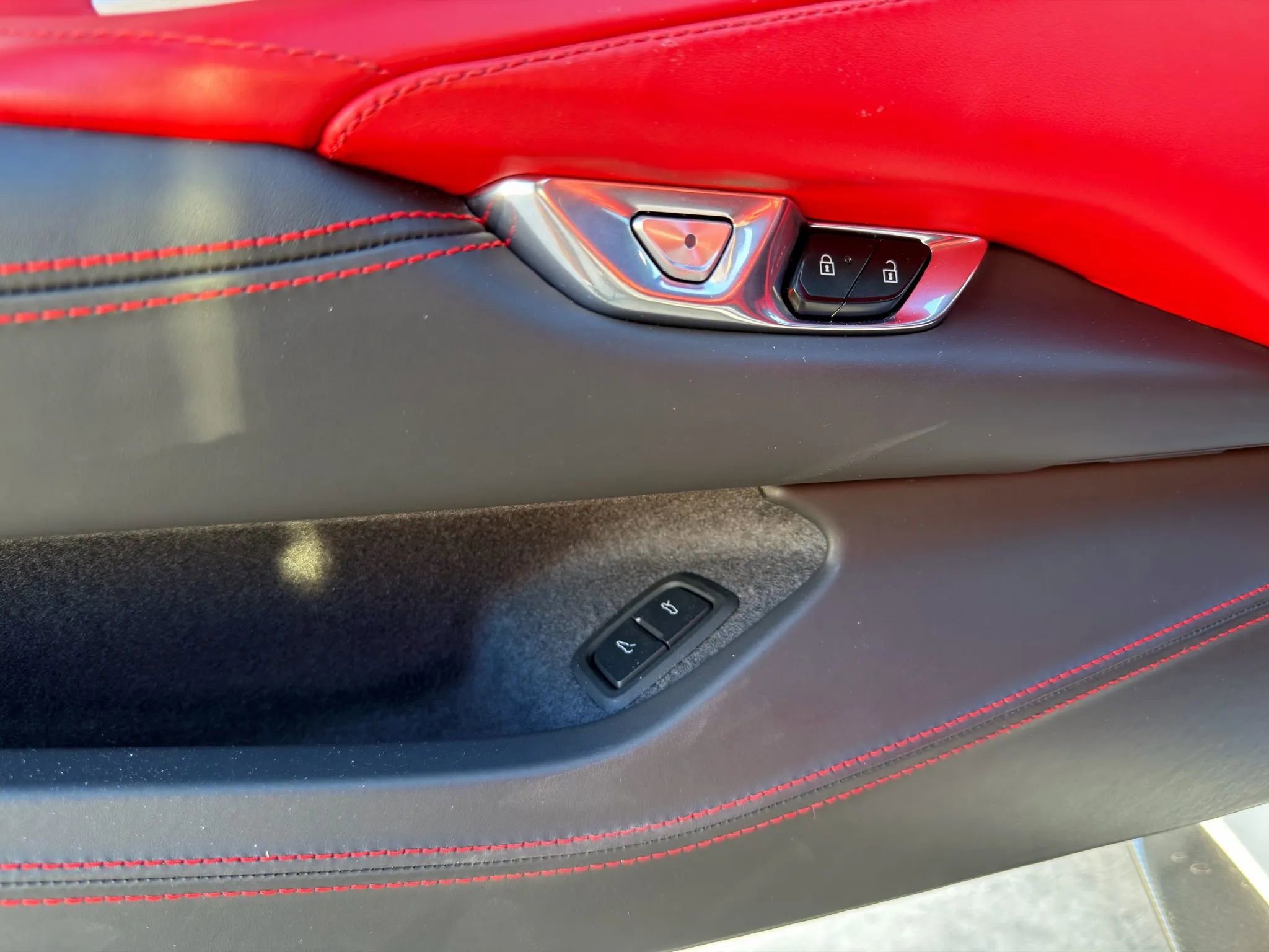 Used 2021 Chevrolet Corvette Stingray Premium Cpe w/ Z51 Performance Package image 16