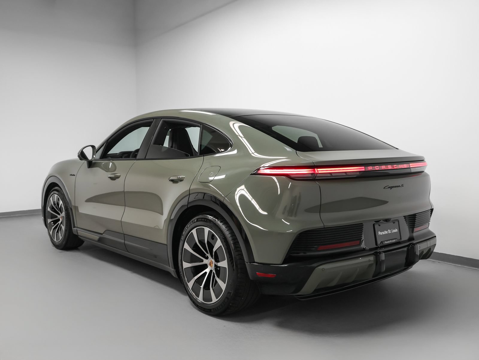 New 2026 Porsche Cayenne S AWD/4WD image 3