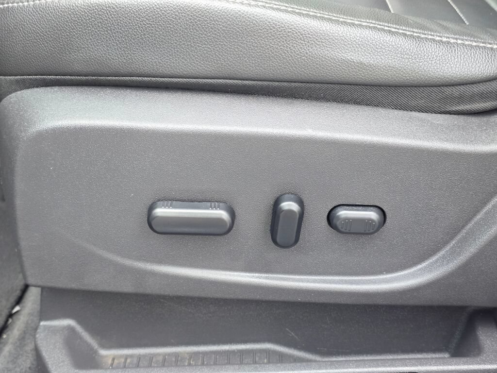 Used 2013 Ford C-MAX Energi SEL FWD image 25